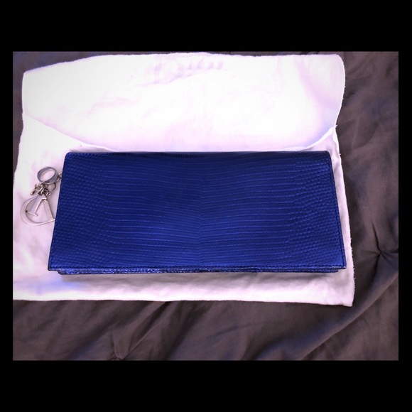 Sale ends today get your Dior clutch while lasts - Picture 1 of 8